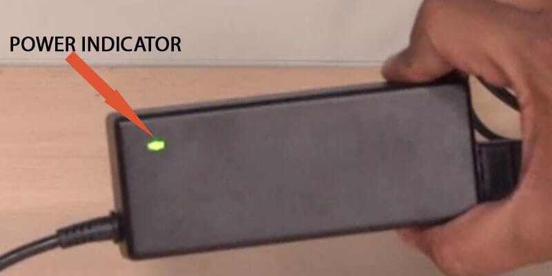 A green or blue light show if the charger is receiving a electrical current